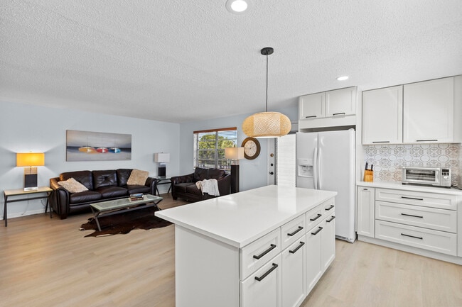 Photo - 74 Normandy Ln