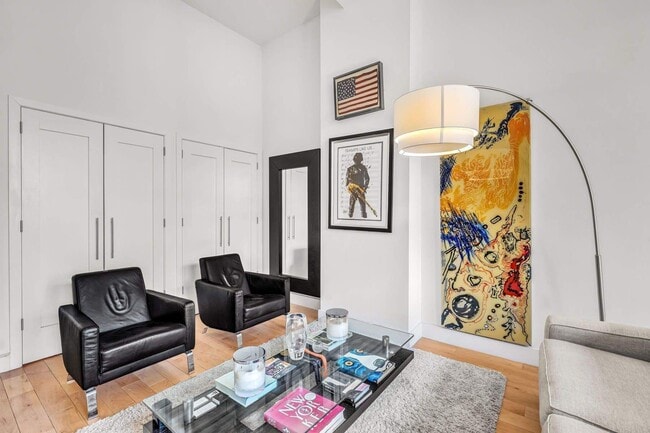 Photo - 310 E 46th St