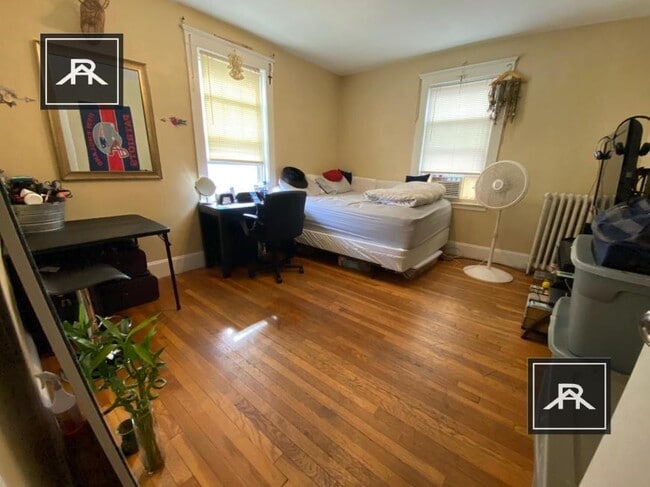 Building Photo - 1 bedroom in Brighton MA 02135 Unit 9 Rental