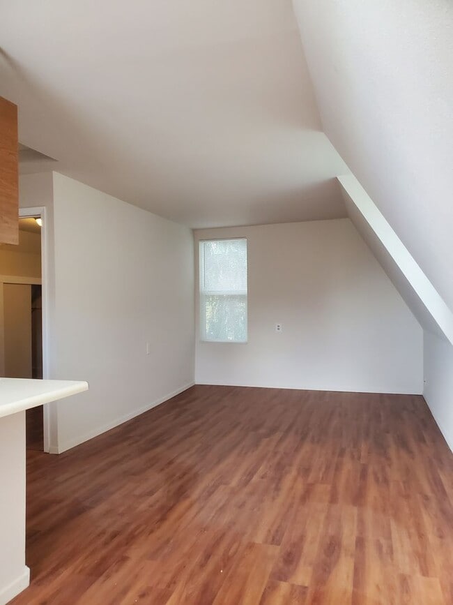 Photo - JYG: 3414 Duplex Unit #B