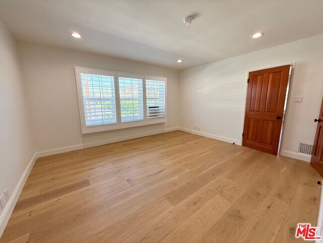 Photo - 9667 W Olympic Blvd