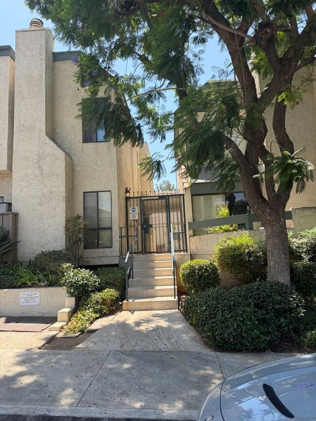 Building Photo - 1734 N Verdugo Rd