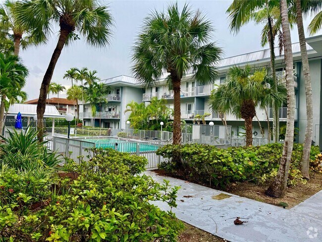 Building Photo - 7401 SW 82nd St Unit 303S Rental