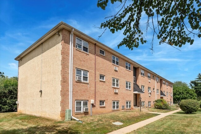 Building Photo - Charming 1B/1B Unit in Downingtown Commons... Rental