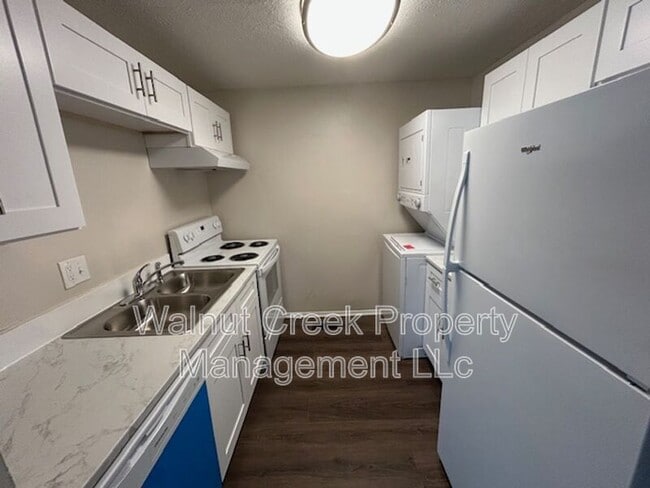 Building Photo - 5520 Beavercrest Dr Unit #9 Rental