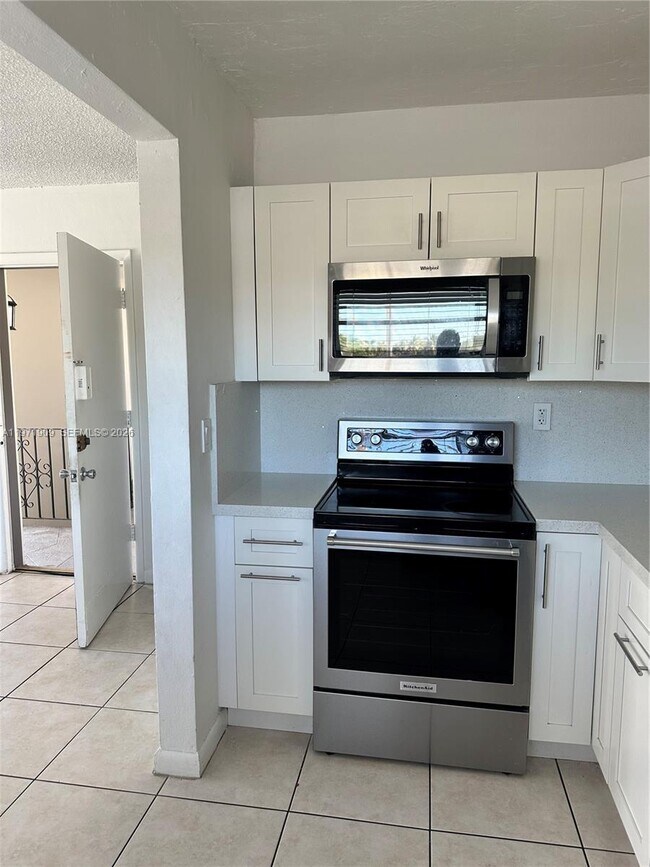 Photo - 543 SW 37th Ave Unit 4