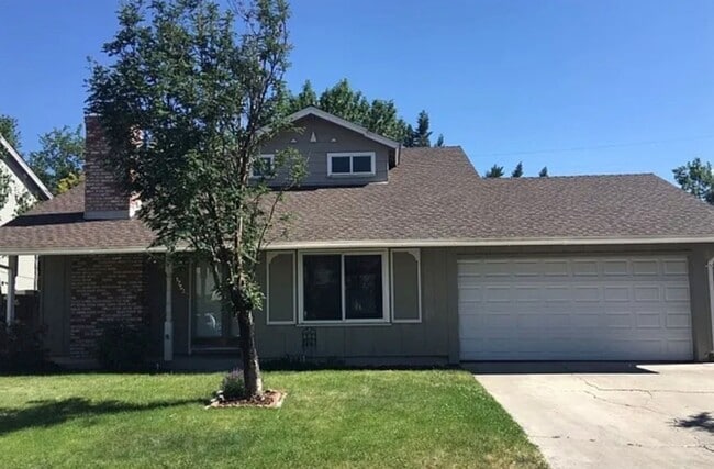 Building Photo - Sparks - Huge Yard - Great 3 Bed 2 Bath Home!