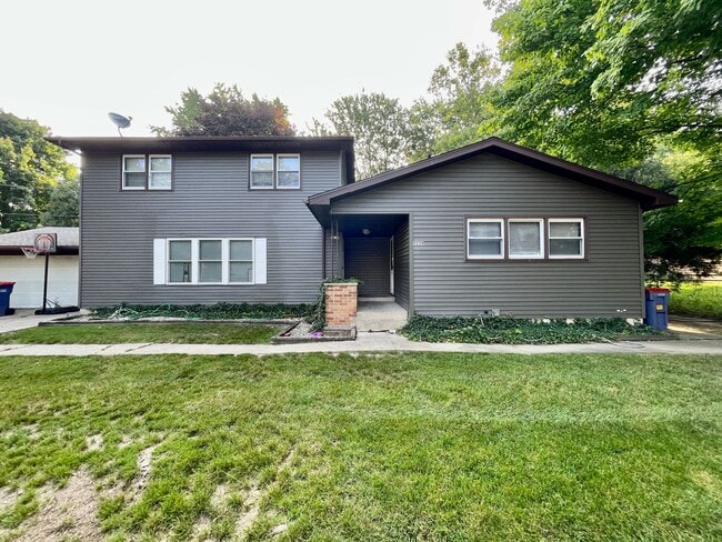 Building Photo - Curwood Avenue SE - 4218-4220 Unit 4220 Curwood Avenue SE