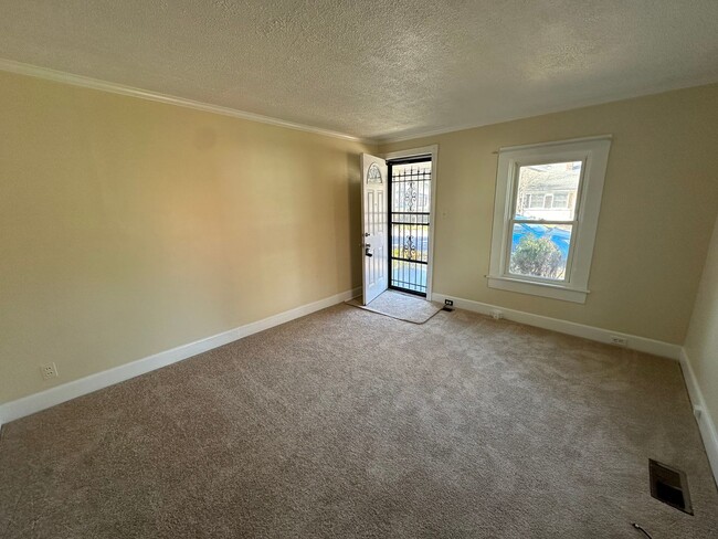 1302 Highland Ave