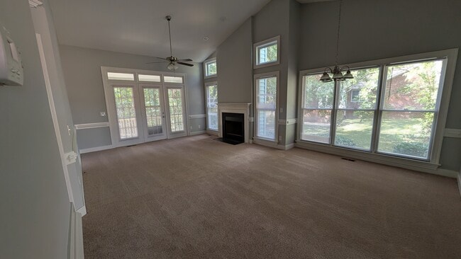 Large living room with fireplace - 805 Spring Ln Unit Spring Oak