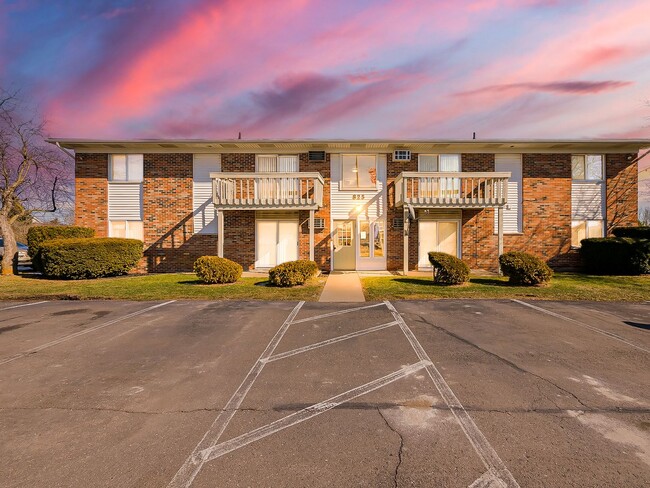 Building Photo - 825 S Grand Ave Unit Apt 5