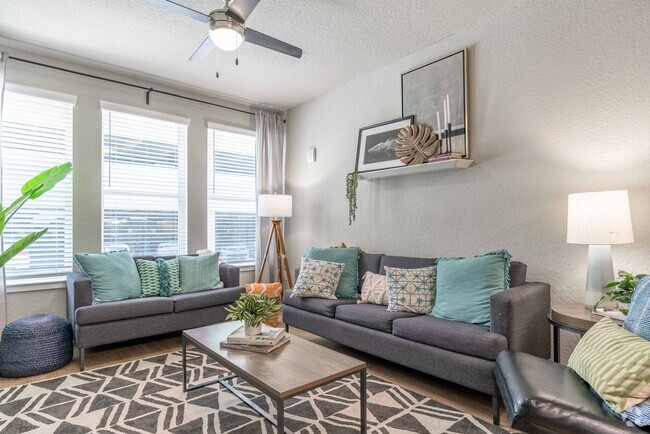 4BR, 4BA - 1,422SF