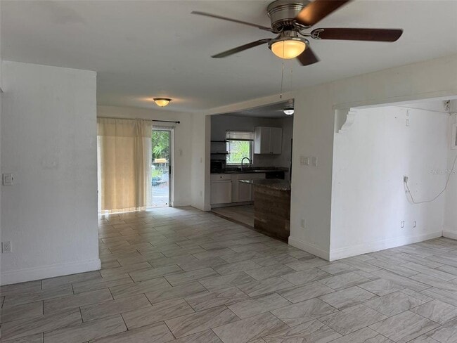 516 Ave F SE