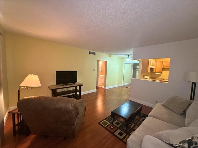 Photo - 2171 NE 66th St Unidad 812