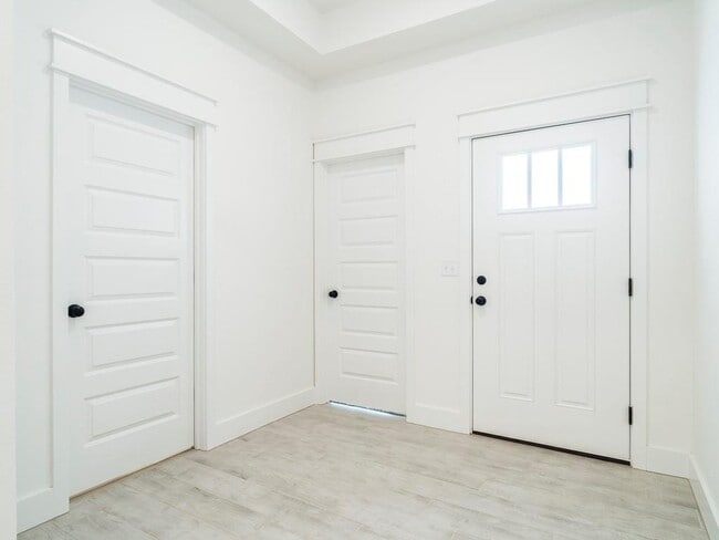 Photo - 1440 Emmerson St