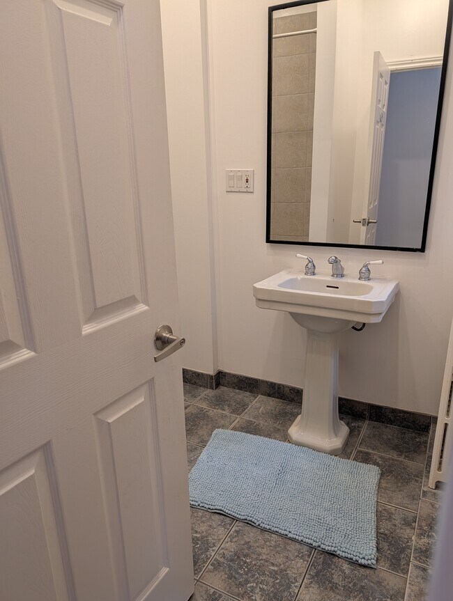 115 Close Av Unit Main floor
