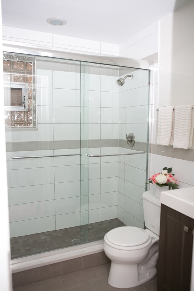 Photo - 2023 N Clifton Ave Unit 2f