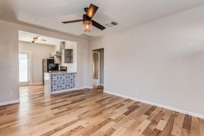 Photo - 1447 E McKinley St