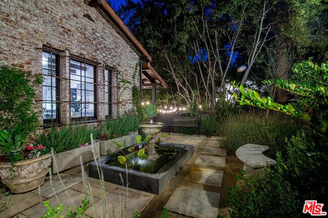 Photo - 3475 N Knoll Dr