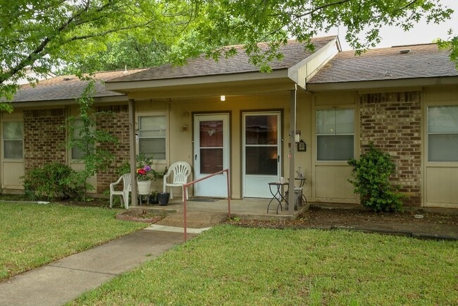 Photo - 125 Janis St