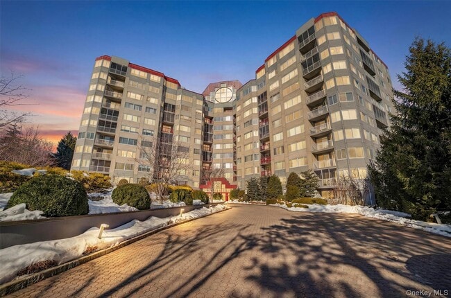 Building Photo - 10 Stewart Pl Unit 9JW