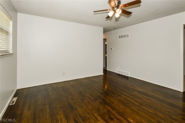 Photo - 5119 5th St W