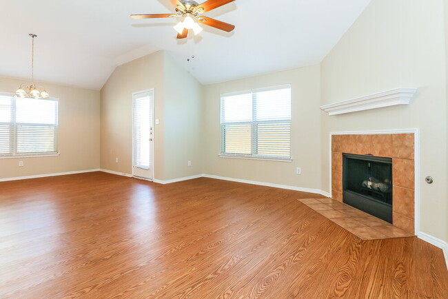 Photo - 3020 Meadowbrook Dr