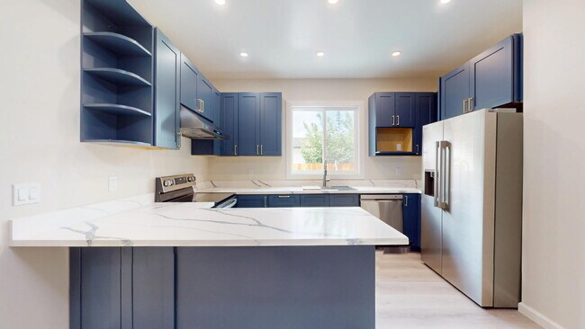 Photo - 976 Masson Ave