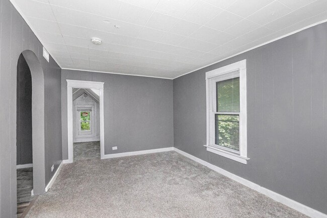 Building Photo - 811 Larned St Rental