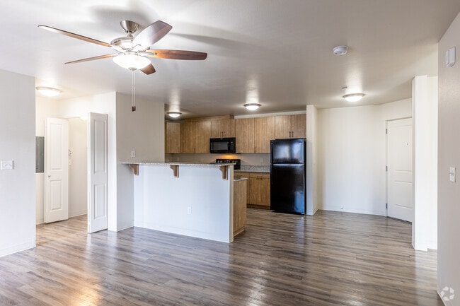 2BR, 2BA -1205SF