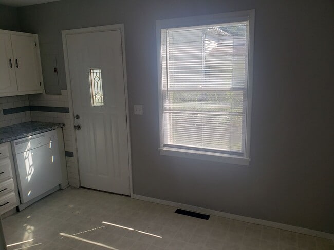 Photo - 2/1 Newly remodeled
