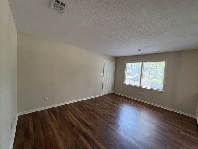 728 Montclair Dr