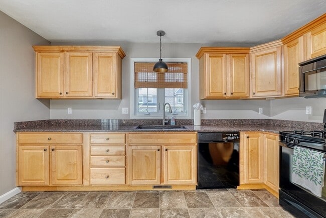 Photo - 39 Mechanic St