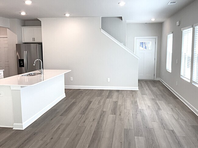 Photo - 548 Crowder Pl