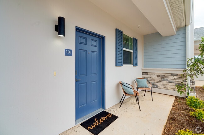 3BR, 2BA - 1,255SF - Patio