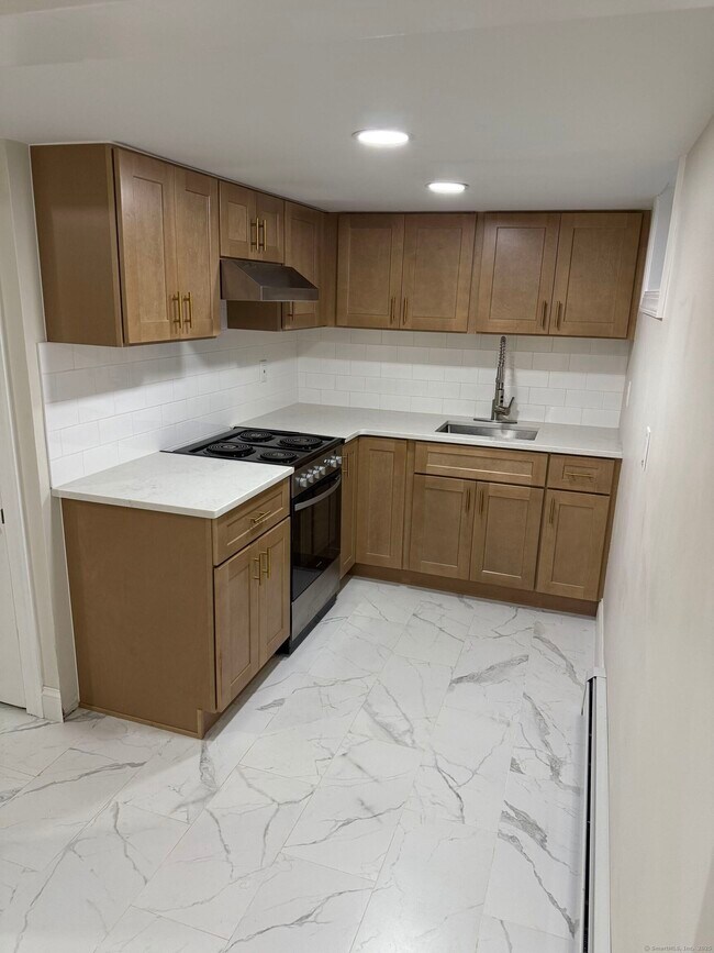 Building Photo - 18 Cherry St Unit Lower Level Rental