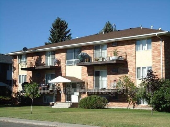 Building Photo - 805 W Villard St Unit #1