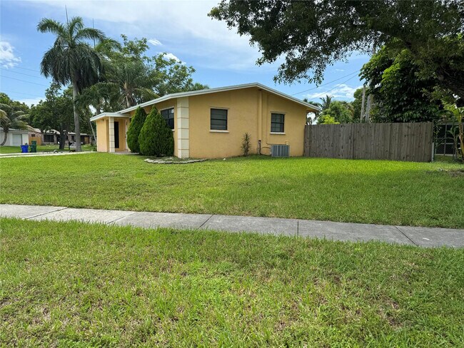 6101 NW 18th St