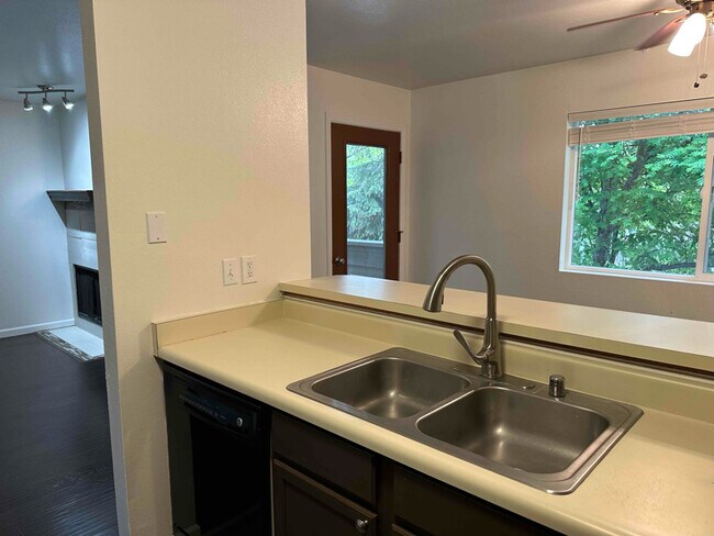 Photo - 1930 Congress Cir Unit 2