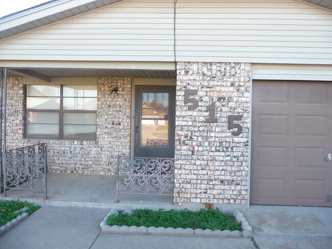 Photo - 515 SW 69th St