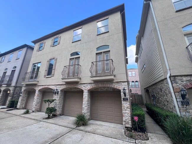 Photo - 592 Bomar St