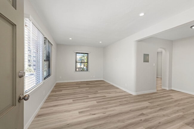 Photo - HILLCREST GREAT RENOVATED ONE BEDROOM APARTMENT. Unidad 1831