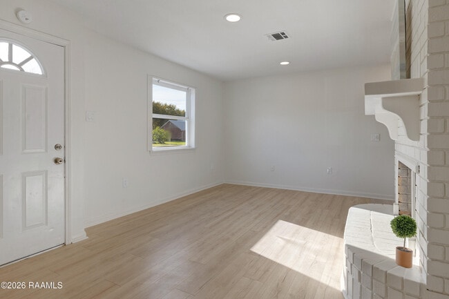 Photo - 121 Courtney Dr