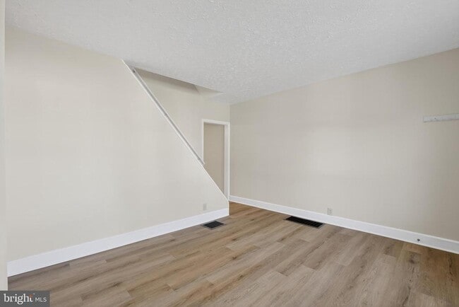 Photo - 733 Center St