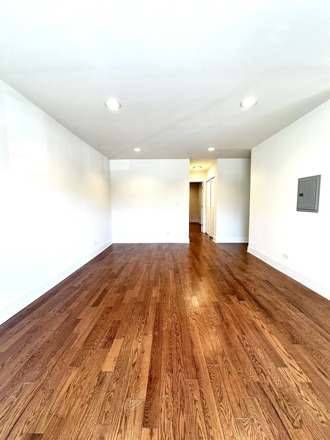 6954 N Sheridan Rd, Unit 419, Chicago, IL 60626 - 6953 N Sheridan Rd Apartamentos Unidad 419