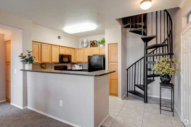 2BR, 2BA - 1,290SF
