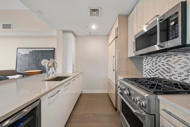 Photo - 1200 AVENUE AT Port Unidad 710