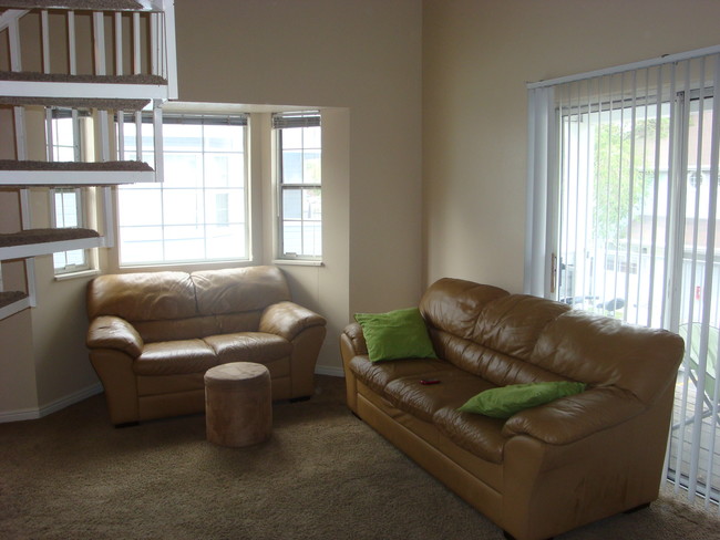 Living Room With Vaulted Ceiling - 62 W 700 N Condo Unit 222