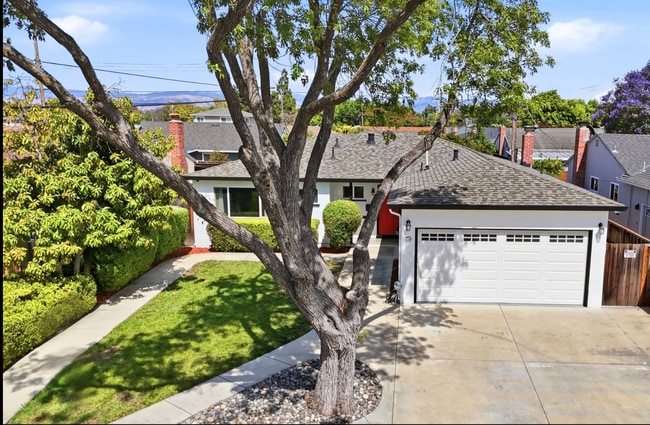 Building Photo - Dual-Master 3 Bed. 3 Bath Home in the Heart of Santa Clara.