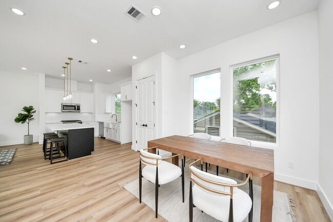 Photo - 2424 Harrington St